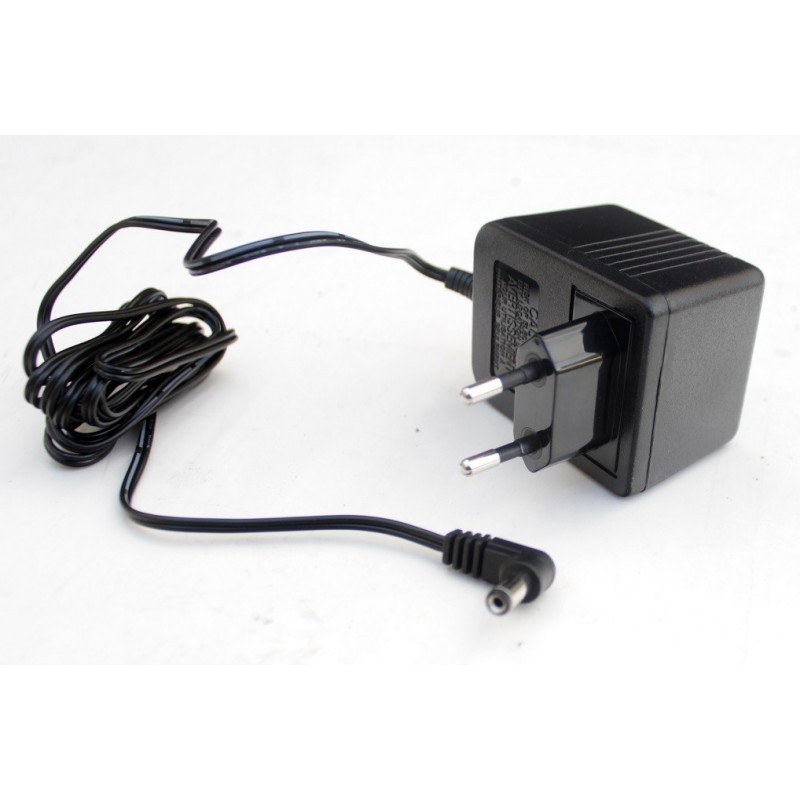 Adaptador de corriente 12v para pedales y amplificadores Merit-10  +(-)+