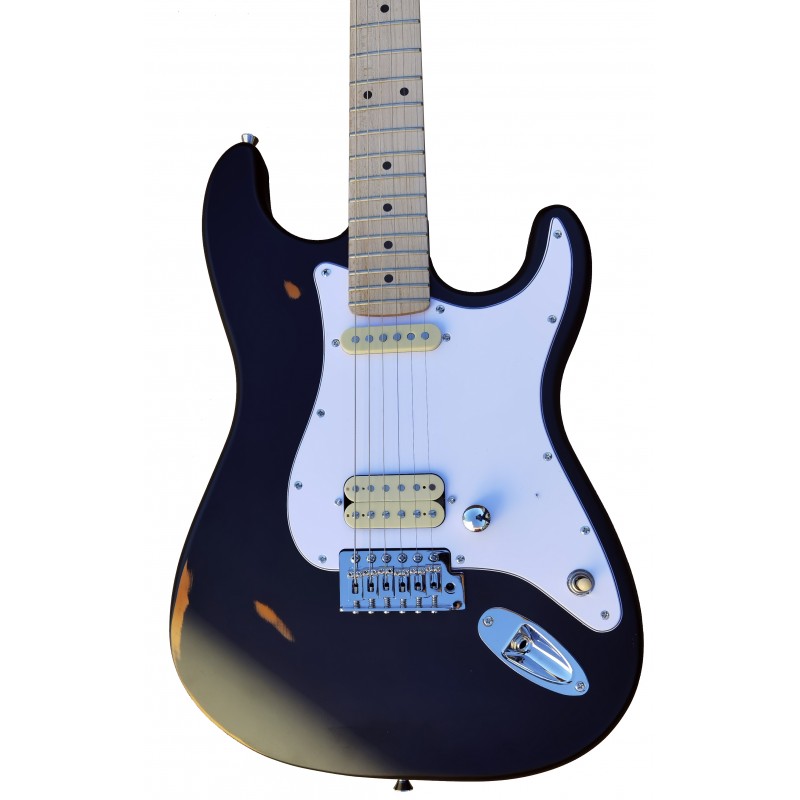 C350.381BK Guitarra Electrica Egmond Tipo Strato Color Negro Efecto Desgastado