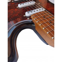 Guitarra Electrica Egmond GSW-837TB Tipo Strato de Sapelli Quilted Color Sunburst efecto Fuego y electronica Wilkinson