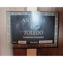 Antonio De Toledo Serie Legado Modelo AATF-17NRE CUT Negra de Palosanto teñido de rojo - Con Cutaway y Previo Fishman PSY-301