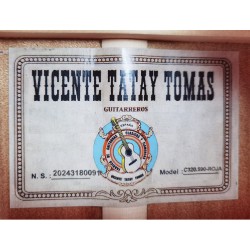 C320.590 Roja Guitarra Flamenca Vicente Tatay - Fondo de Sicomoro con Tapa Maciza de Abeto - Acabado Brillo Teñido de Rojo