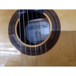 OUTLET - TAPA RAJADA REPARADA - C320.590CE ESTRECHA Guitarra Flamenca Vicente Tatay Tapa Maciza - Amplificada Fishman PSY-301