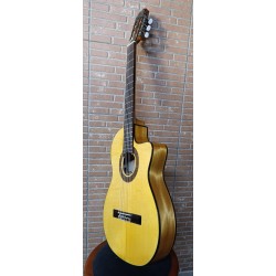 OUTLET - TAPA RAJADA REPARADA - C320.590CE ESTRECHA Guitarra Flamenca Vicente Tatay Tapa Maciza - Amplificada Fishman PSY-301