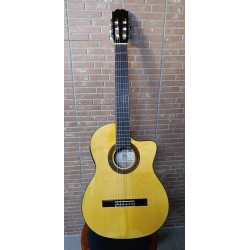 OUTLET - TAPA RAJADA REPARADA - C320.590CE ESTRECHA Guitarra Flamenca Vicente Tatay Tapa Maciza - Amplificada Fishman PSY-301