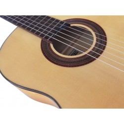 Vicente Tatay C320.580 – Guitarra Flamenca con Tapa de Abeto, Cuerpo de Sicomoro, Alma Ajustable y Golpeador