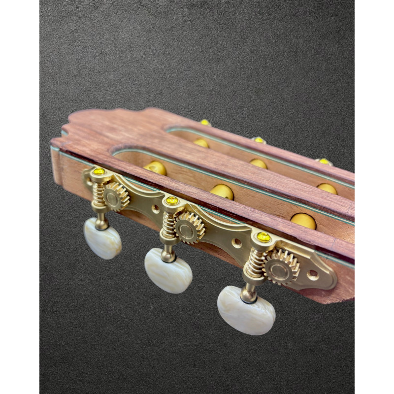 Clavijero de precision Aparicio B&C modelo Murcia Satinado con Palomilla Marfil y Poste Dorado