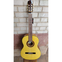 Outlet A53 - C320.580 Guitarra Flamenca Vicente Tatay con Golpe en la Tapa  Con - Fondo de Sicomoro con Tapa de Abeto - Acabado 