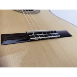 Outlet A14 - Antonio De Toledo Modelo ATF-17EB CUT con Cutaway Guitarra Flamenca de Ebano Blanco con Double Os1 Con Golpecito Ab