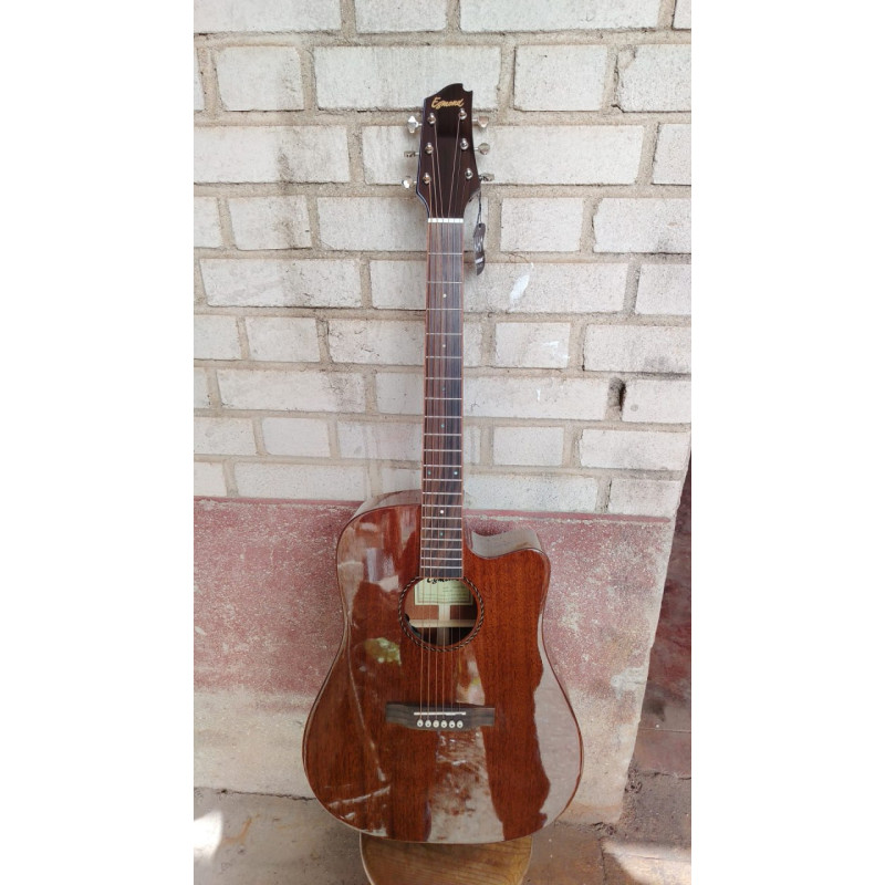 Outlet A63 - Egmond Guitarra Acustica EG-105EQ Toda Maciza con Marcas Superficiales en Tapa y Fondo - A24