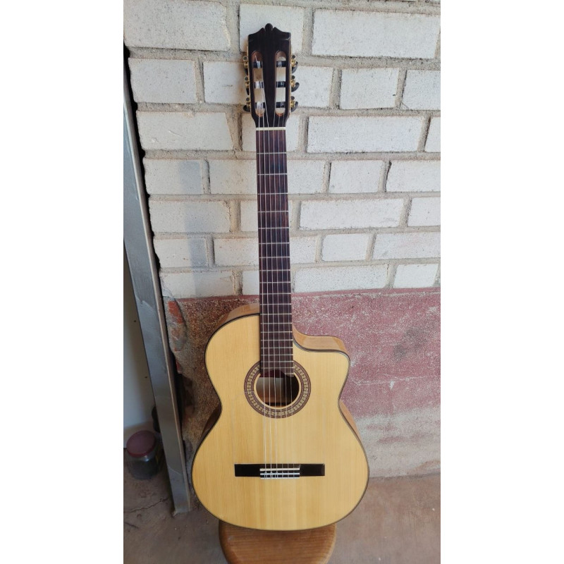Outlet A69 - Jose Rincon MFG-AS CE Cut EF Guitarra Flamenca EQ Fishman PSY-301 (Similar a ES-08S CE) con Defecto Entre el Aro y 