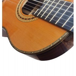 Outlet A73 - Antonio De Toledo Serie Legado Modelo AAT-15CE Cut Cedro CEQ Fishman Con Cutaway con Marcas Superficiales en la Par