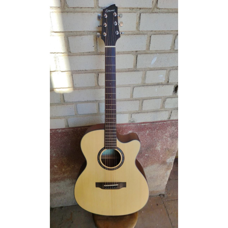 Outlet A74 - Egmond AV-53CE – Guitarra Electroacústica Mini Jumbo con Cutaway, Tapa Maciza de Abeto y Previo Fishman Presys II c
