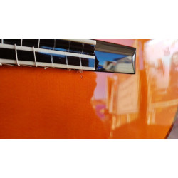 Outlet A76 - Antonio de Toledo ATF-17EBR – Guitarra Flamenca de Ebano Blanco Teñido de Rojo con Golpe De Una Cuerda Debajo De Pu