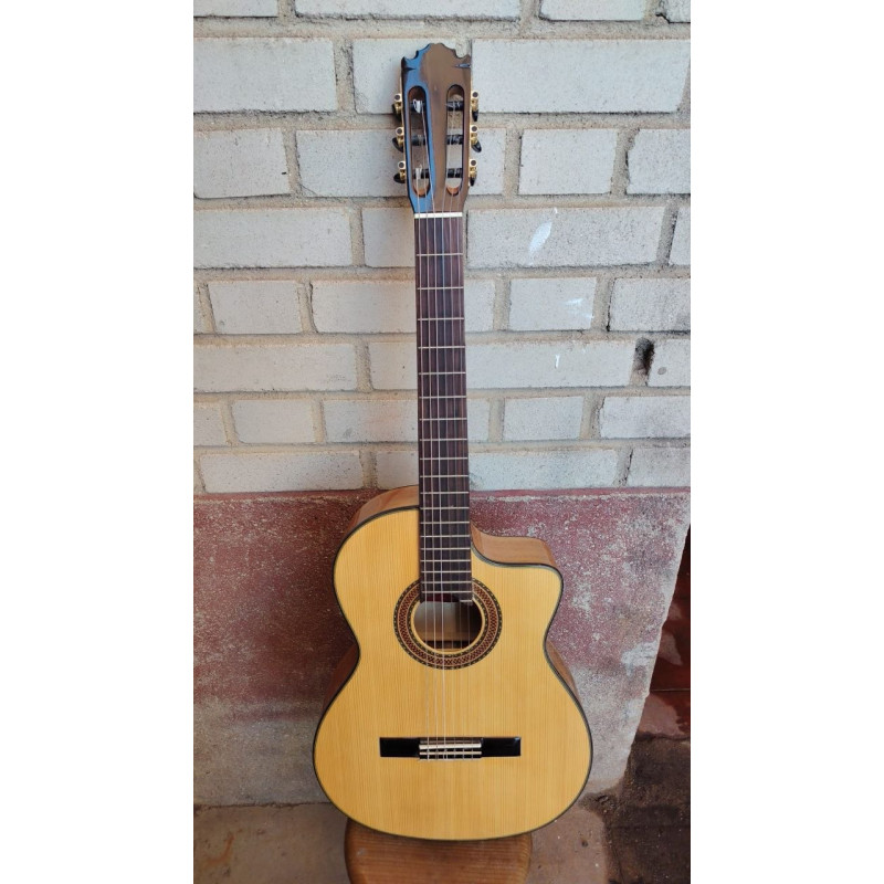 Outlet A80 - Jose Rincon ES-08S CE Cut EF Guitarra Flamenca EQ Fishman PSY-301 con Con Signos De Uso y AlgúN PequeñO Golpecito