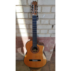 Outlet B03 - Antonio De Toledo Modelo E15 Cedro CEQ Fishman Con Cutaway AT-15CE Cut con Puente Reparado y Alguna Marca De Uso