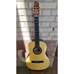 Outlet B04 - C320.202 Guitarra Clasica Vicente Tatay con PequeñO Defecto en el Fondo - Fondo de Sapeli con Tapa de Abeto - Acaba