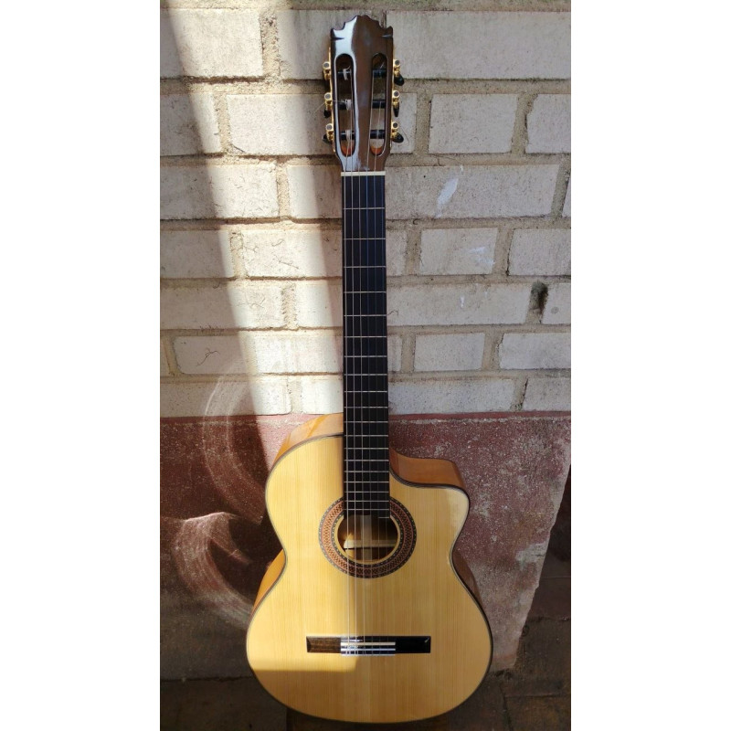 Outlet B05 - Jose Rincon ES-08S CE Cut EF Guitarra Flamenca EQ Fishman PSY-301 con ArañAzos Tapa Al Lado Del DiapasóN y Defecto 
