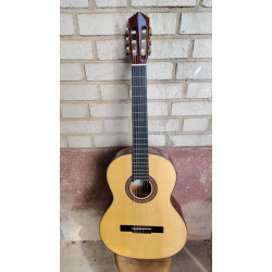 Outlet B10 - C320.202 Guitarra Clasica Vicente Tatay con Defectos en el Lateral Del DiapasóN - Fondo de Sapeli con Tapa de Abeto
